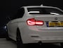 BMW 3-Serie 318i Executive [LED, NAVIGATIE, CRUISE CONTROL, CLIMATE CONTROL, PDC ACHTER, BLUETOOTH TELEFOONVOORBEREIDING, NAVIGATIE, NIEUWSTAAT]