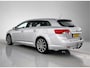 Toyota Avensis Wagon 2.0 VVT-i Executive Business Automaat | Trekhaak | Panoramadak | Apple CarPlay| Android Auto |