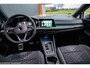 Volkswagen Golf 1.5 eTSI R-Line Business 150pk dsg. i Qlight. Stoel Verw. 19 inch lm.