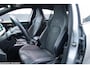 Volkswagen Golf 1.5 eTSI R-Line Business 150pk dsg. i Qlight. Stoel Verw. 2x R-line