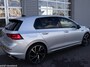Volkswagen Golf 1.5 eTSI R-Line Business 150pk dsg. i Qlight. Stoel Verw. 19 inch lm.