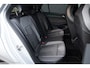 Volkswagen Golf 1.5 eTSI R-Line Business 150pk dsg. i Qlight. Stoel Verw. 19 inch lm.