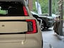 Volvo EX30 Twin Motor Performance Ultra | 360° Camera | Harman Kardon | Panoramadak | Adaptieve Cruise Control | Pilot Assist | Elektrisch verstelbare voorstoelen | 20 Inch | Stoel en Stuurwielverwarming | Breeze interieur | BLIS Dode Hoek Detectie | Elektrisch bedi