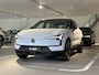 Volvo EX30 Twin Motor Performance Ultra | 360° Camera | Harman Kardon | Panoramadak | Adaptieve Cruise Control | Pilot Assist | Elektrisch verstelbare voorstoelen | 20 Inch | Stoel en Stuurwielverwarming | Breeze interieur | BLIS Dode Hoek Detectie | Elektrisch bedi