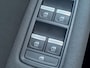 Renault Captur 1.3 TCe 140pk Intens Automaat | Climate control | Navigatie | Trekhaak (1500kg) | Camera | Parkeersensoren v+a | 17" Lm velgen