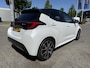 Toyota Yaris 1.5 HYBRID EXECUTIVE PANODAK JBL-AUDIO PARKSENSOREN V+A HEAD-UP NAVI BLIND-SPOT STOEL/STUURVERW  KEYLESS NL-AUTO DEALERONDERHOUDEN