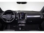 Volvo XC40 B4 Core - IntelliSafe Assist & Surround - Parkeercamera achter - Verwarmde voorstoelen, stuur & achterbank - Parkeersensoren voor & achter - Draadloze tel. lader - Standkachel - Extra getint glas - Elektr. inklapbare trekhaak - 18' LMV