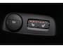 Volvo XC40 B4 Core - IntelliSafe Assist & Surround - Parkeercamera achter - Verwarmde voorstoelen, stuur & achterbank - Parkeersensoren voor & achter - Draadloze tel. lader - Standkachel - Extra getint glas - Elektr. inklapbare trekhaak - 18' LMV