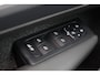 Volvo XC40 B4 Core - IntelliSafe Assist & Surround - Parkeercamera achter - Verwarmde voorstoelen, stuur & achterbank - Parkeersensoren voor & achter - Draadloze tel. lader - Standkachel - Extra getint glas - Elektr. inklapbare trekhaak - 18' LMV