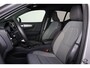 Volvo XC40 B4 Core - IntelliSafe Assist & Surround - Parkeercamera achter - Verwarmde voorstoelen, stuur & achterbank - Parkeersensoren voor & achter - Draadloze tel. lader - Standkachel - Extra getint glas - Elektr. inklapbare trekhaak - 18' LMV