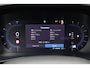 Volvo XC40 B4 Core - IntelliSafe Assist & Surround - Parkeercamera achter - Verwarmde voorstoelen, stuur & achterbank - Parkeersensoren voor & achter - Draadloze tel. lader - Standkachel - Extra getint glas - Elektr. inklapbare trekhaak - 18' LMV