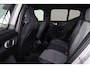 Volvo XC40 B4 Core - IntelliSafe Assist & Surround - Parkeercamera achter - Verwarmde voorstoelen, stuur & achterbank - Parkeersensoren voor & achter - Draadloze tel. lader - Standkachel - Extra getint glas - Elektr. inklapbare trekhaak - 18' LMV