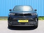 Opel Mokka-e Electric EV Level 4 50 kWh 136 pk | Navigatie | Achteruitrijcamera | Parkeersensoren Voor en Achter | Voorstoelen Verwarmd | LED Koplampen | Keyless Start | Dodehoek Detectie | Verwarmd Lederen Stuurwiel | 17" Lichtmetalen Velgen | Apple Carplay/Android Auto |