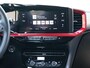 Opel Mokka-e Electric EV Level 4 50 kWh 136 pk | Navigatie | Achteruitrijcamera | Parkeersensoren Voor en Achter | Voorstoelen Verwarmd | LED Koplampen | Keyless Start | Dodehoek Detectie | Verwarmd Lederen Stuurwiel | 17" Lichtmetalen Velgen | Apple Carplay/Android Auto |
