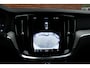 Volvo V60 B4 AUT7 198PK Plus Dark | Verwarmbare Voorstoelen | Achteruitrijcamera | Adaptieve Cruise Control | Dodehoekdetectie Met Correctie | Draadloze Telefoonlader | Parkeersensoren | Electronic Climate Control | Luxe Lederen Bekleding | Navigatiesysteem | Verwarmbaar Stuurwiel