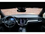 Volvo V60 B4 AUT7 198PK Plus Dark | Verwarmbare Voorstoelen | Achteruitrijcamera | Adaptieve Cruise Control | Dodehoekdetectie Met Correctie | Draadloze Telefoonlader | Parkeersensoren | Electronic Climate Control | Luxe Lederen Bekleding | Navigatiesysteem | Verwarmbaar Stuurwiel