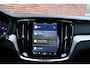 Volvo V60 B4 AUT7 198PK Plus Dark | Verwarmbare Voorstoelen | Achteruitrijcamera | Adaptieve Cruise Control | Dodehoekdetectie Met Correctie | Draadloze Telefoonlader | Parkeersensoren | Electronic Climate Control | Luxe Lederen Bekleding | Navigatiesysteem | Verwarmbaar Stuurwiel