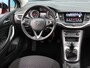 Opel Astra Black Edition 150 pk | Navigatie | Parkeersensoren Achter | LED Dagrijverlichting | Lederen Stuurwiel | DAB Ontvanger | Airco | Cruise Control | 17" Lichtmetalen Velgen | Apple Carplay/Android Auto |