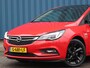 Opel Astra Black Edition 150 pk | Navigatie | Parkeersensoren Achter | LED Dagrijverlichting | Lederen Stuurwiel | DAB Ontvanger | Airco | Cruise Control | 17" Lichtmetalen Velgen | Apple Carplay/Android Auto |
