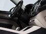 Volvo XC40 2.0 T4 Inscription / Adapt. cruise / Leder / Parkeercamera / Elektr. bed. stoelen / Styling kit