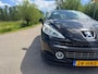 Peugeot 207 CC 1.6-16V T Roland Garros / Cabriolet / Airco / Cruise Control / Leder / JBL Speakers / Trekhaak / 134.000 KM / NAP