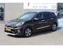 Kia Niro 1.6 GDi PHEV DynamicPlusLine AUTOMAAT/Navigatie/Climate control/Adaptive cruise control/Lane assist/Apple carplay/Achteruitrijcamera/Parkeersensoren rondom/Stoelverwarming/Stuurverwarming/Dodehoek detectie/Keyless/DAB/Bluetooth/VESS/Spraakbediening/16'' L