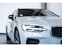 Volvo V60 T4 Automaat R-Design | Dealer onderhouden | Polestar Engineered | Sportonderstel | Panoramadak | Parkeer Camera | Park Assist voor en Achter | Privacy Glas | 19"Lichtmetalen velgen | Stoelverwarming | Lederen bekleding | 19'' Lichtmetalen velgen