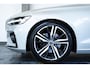 Volvo V60 T4 Automaat R-Design | Dealer onderhouden | Polestar Engineered | Sportonderstel | Panoramadak | Parkeer Camera | Park Assist voor en Achter | Privacy Glas | 19"Lichtmetalen velgen | Stoelverwarming | Lederen bekleding | 19'' Lichtmetalen velgen