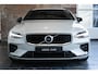 Volvo V60 T4 Automaat R-Design | Dealer onderhouden | Polestar Engineered | Sportonderstel | Panoramadak | Parkeer Camera | Park Assist voor en Achter | Privacy Glas | 19"Lichtmetalen velgen | Stoelverwarming | Lederen bekleding | 19'' Lichtmetalen velgen