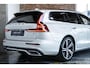 Volvo V60 T4 Automaat R-Design | Dealer onderhouden | Polestar Engineered | Sportonderstel | Panoramadak | Parkeer Camera | Park Assist voor en Achter | Privacy Glas | 19"Lichtmetalen velgen | Stoelverwarming | Lederen bekleding | 19'' Lichtmetalen velgen