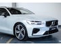 Volvo V60 T4 Automaat R-Design | Dealer onderhouden | Polestar Engineered | Sportonderstel | Panoramadak | Parkeer Camera | Park Assist voor en Achter | Privacy Glas | 19"Lichtmetalen velgen | Stoelverwarming | Lederen bekleding | 19'' Lichtmetalen velgen