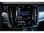 Volvo V90 T6 Automaat Plug-in hybrid AWD Ultra Dark | Adaptive cruise control | 360° parkeercamera | Parkeersensoren voor + achter | Harman Kardon premium audio | Lederen bekleding | Panoramadak | Wegklapbare trekhaak | BLIS | Google infotainment