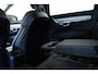 Volvo V90 T6 Automaat Plug-in hybrid AWD Ultra Dark | Adaptive cruise control | 360° parkeercamera | Parkeersensoren voor + achter | Harman Kardon premium audio | Lederen bekleding | Panoramadak | Wegklapbare trekhaak | BLIS | Google infotainment