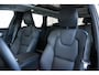 Volvo V90 T6 Automaat Plug-in hybrid AWD Ultra Dark | Adaptive cruise control | 360° parkeercamera | Parkeersensoren voor + achter | Harman Kardon premium audio | Lederen bekleding | Panoramadak | Wegklapbare trekhaak | BLIS | Google infotainment