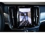 Volvo V90 T6 Automaat Plug-in hybrid AWD Ultra Dark | Adaptive cruise control | 360° parkeercamera | Parkeersensoren voor + achter | Harman Kardon premium audio | Lederen bekleding | Panoramadak | Wegklapbare trekhaak | BLIS | Google infotainment