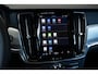 Volvo V90 T6 Automaat Plug-in hybrid AWD Ultra Dark | Adaptive cruise control | 360° parkeercamera | Parkeersensoren voor + achter | Harman Kardon premium audio | Lederen bekleding | Panoramadak | Wegklapbare trekhaak | BLIS | Google infotainment