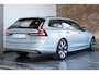 Volvo V90 T6 Automaat Plug-in hybrid AWD Ultra Dark | Adaptive cruise control | 360° parkeercamera | Parkeersensoren voor + achter | Harman Kardon premium audio | Lederen bekleding | Panoramadak | Wegklapbare trekhaak | BLIS | Google infotainment