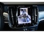Volvo V90 T6 Automaat Plug-in hybrid AWD Ultra Dark | Adaptive cruise control | 360° parkeercamera | Parkeersensoren voor + achter | Harman Kardon premium audio | Lederen bekleding | Panoramadak | Wegklapbare trekhaak | BLIS | Google infotainment