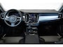 Volvo V90 T6 Automaat Plug-in hybrid AWD Ultra Dark | Adaptive cruise control | 360° parkeercamera | Parkeersensoren voor + achter | Harman Kardon premium audio | Lederen bekleding | Panoramadak | Wegklapbare trekhaak | BLIS | Google infotainment