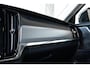 Volvo V90 T6 Automaat Plug-in hybrid AWD Ultra Dark | Adaptive cruise control | 360° parkeercamera | Parkeersensoren voor + achter | Harman Kardon premium audio | Lederen bekleding | Panoramadak | Wegklapbare trekhaak | BLIS | Google infotainment