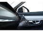 Volvo V90 T6 Automaat Plug-in hybrid AWD Ultra Dark | Adaptive cruise control | 360° parkeercamera | Parkeersensoren voor + achter | Harman Kardon premium audio | Lederen bekleding | Panoramadak | Wegklapbare trekhaak | BLIS | Google infotainment
