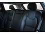 Volvo V90 T6 Automaat Plug-in hybrid AWD Ultra Dark | Adaptive cruise control | 360° parkeercamera | Parkeersensoren voor + achter | Harman Kardon premium audio | Lederen bekleding | Panoramadak | Wegklapbare trekhaak | BLIS | Google infotainment