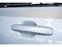 Volvo V90 T6 Automaat Plug-in hybrid AWD Ultra Dark | Adaptive cruise control | 360° parkeercamera | Parkeersensoren voor + achter | Harman Kardon premium audio | Lederen bekleding | Panoramadak | Wegklapbare trekhaak | BLIS | Google infotainment