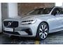 Volvo V90 T6 Automaat Plug-in hybrid AWD Ultra Dark | Adaptive cruise control | 360° parkeercamera | Parkeersensoren voor + achter | Harman Kardon premium audio | Lederen bekleding | Panoramadak | Wegklapbare trekhaak | BLIS | Google infotainment