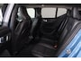 Volvo XC40 B4 Core - Panorama/schuifdak - IntelliSafe Assist & Surround - 360º Camera - Harman/Kardon audio - Verwarmde voorstoelen & stuur - Parkeersensoren voor & achter - Elektr. bedienb. voorstoelen met geheugen links - Draadloze tel. lader - Extra getint glas - 20' LMV