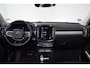 Volvo XC40 B4 Core - Panorama/schuifdak - IntelliSafe Assist & Surround - 360º Camera - Harman/Kardon audio - Verwarmde voorstoelen & stuur - Parkeersensoren voor & achter - Elektr. bedienb. voorstoelen met geheugen links - Draadloze tel. lader - Extra getint glas - 20' LMV