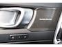 Volvo XC40 B4 Core - Panorama/schuifdak - IntelliSafe Assist & Surround - 360º Camera - Harman/Kardon audio - Verwarmde voorstoelen & stuur - Parkeersensoren voor & achter - Elektr. bedienb. voorstoelen met geheugen links - Draadloze tel. lader - Extra getint glas - 20' LMV