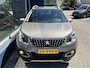 Peugeot 2008 1.2 Turbo 110 PK Allure | Volledig dealer onderhouden | Navigatie | Trekhaak 1250 KG | Hoge Zitpositie | Parkeersensoren | Climate Control | Cruise Control | 16" Lichtmetalen Velgen | Dakrails |