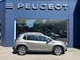 Peugeot 2008 1.2 Turbo 110 PK Allure | Volledig dealer onderhouden | Navigatie | Trekhaak 1250 KG | Hoge Zitpositie | Parkeersensoren | Climate Control | Cruise Control | 16" Lichtmetalen Velgen | Dakrails |