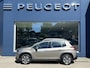 Peugeot 2008 1.2 Turbo 110 PK Allure | Volledig dealer onderhouden | Navigatie | Trekhaak 1250 KG | Hoge Zitpositie | Parkeersensoren | Climate Control | Cruise Control | 16" Lichtmetalen Velgen | Dakrails |